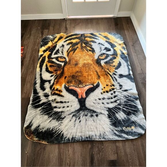 The Northwest Plush Blanket Tiger Face Portrait, Signed Artist Jason Morgan - Picture 2 of 3